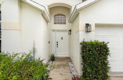 Sunrise Lakes Apartment | Private King BR Pool Access Near Disney
