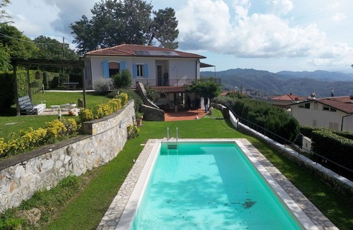 Corsanico Villa | Private pool, A/C, Sea View, 8 Sleeps, Garden
