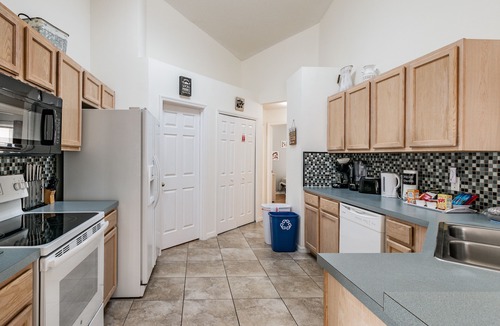 Lake Berkley House | Private Pool & Game room 4BD/2BA Disney Area