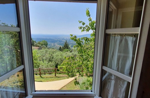 Petrognano Villa | Private Villa with internet, A/C, hot tub, TV, pets allowed, panoramic view, close to Lucca
