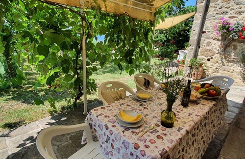 Petrognano Villa | Private Villa with internet, A/C, hot tub, TV, pets allowed, panoramic view, close to Lucca