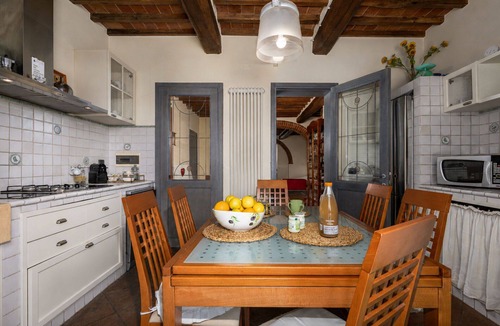 Lucignano Villa | Private Villa with WIFI, private pool, hot tub, balcony, pets allowed, close to Montepulciano