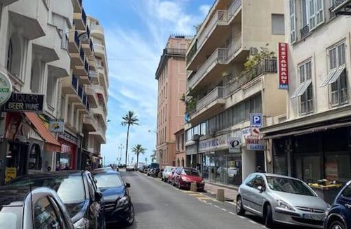 Nice City Centre Apartment | Promenade des anglais chambre de bonne ensoleillé 2
