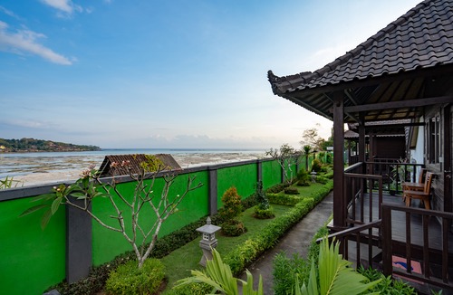 Mushroom Bay Hotel | Pula Huts Lembongan