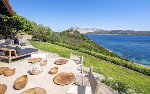 Capo Coda Cavallo Villa | Punta Est - Villa DOminore Luxury & Pool