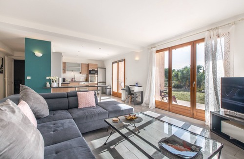 Mouans-Sartoux Apartment | Quiet 3BR with terrace & incredible Mountain view