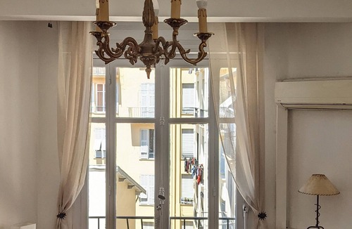 Liberation Apartment | Quiet and bright three minutes from shops and streetcar