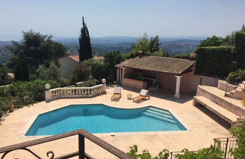 Saint-Jeannet Apartment | Quiet, comfortable studio with a panoramic view of The French Riviera
