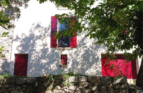 Tourrettes House | Quiet countryside amid century-old olive trees
