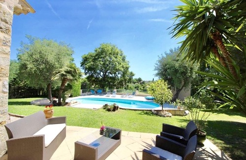 Le Rouret Villa | Quiet Provencal villa with heated pool - 6 bdrms
