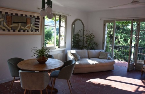 Vence Apartment | Quiet, Stylish and bright open-plan apartment 2/4 p - town centre