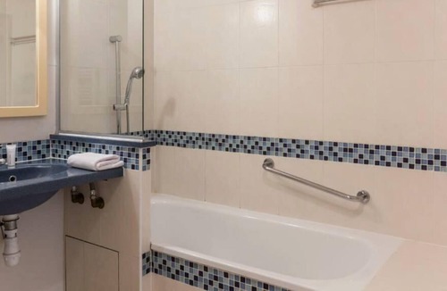 Saint-Laurent-du-Var Apartment | Résidence Pierre & Vacances Héliotel Marine - Apartment for 5 people - 1 bedroom - Air conditioning