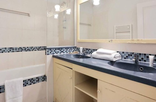 Saint-Laurent-du-Var Apartment | Résidence Pierre & Vacances Héliotel Marine - Apartment for 6 people - 1 bedroom + 1 sleeping area - Air conditioning