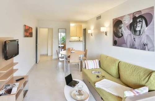 Saint-Tropez Apartment | Résidence Pierre & Vacances Amandine - Maeva Selection - 2 Rooms 6 People Air Conditioned Cabin