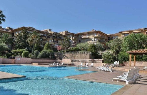 Saint-Tropez Apartment | Résidence Pierre & Vacances Amandine - Maeva Selection - 2 Rooms 6 People Air Conditioned Cabin