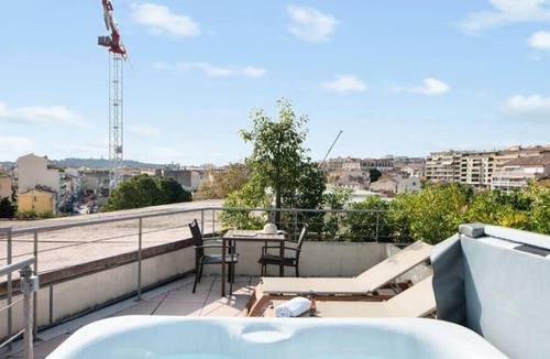 Antibes City Centre Apartment | Résidence Pierre & Vacances Premium Port-Prestige **** - Apartment for 4 people - 1 bedroom - Whirlpool bath - Spacious terrace - Air-conditioned - Harbour view