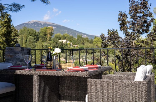 Le Rouret House | Recently renovated ! Luxury Villa Rental in the South of France for 10