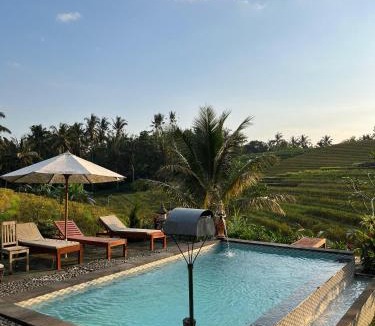 East Selemadeg House | Red Roses Guest House By Balitrees