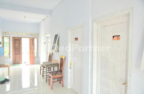 Argosari Hotel | RedDoorz at Fanta Homestay Lumajang