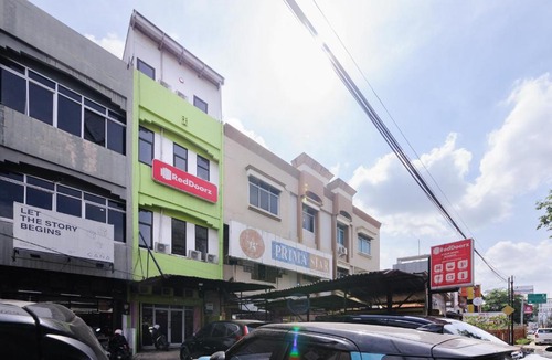 Palembang Hotel | RedDoorz at Jalan Bangau Palembang