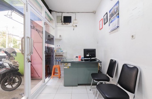 Palembang Hotel | RedDoorz at Jalan Bangau Palembang