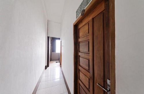 Palembang Hotel | RedDoorz at Jalan Bangau Palembang