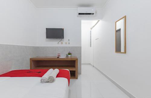 West Cirebon Hotel | RedDoorz at Kedawung Aurel Cirebon