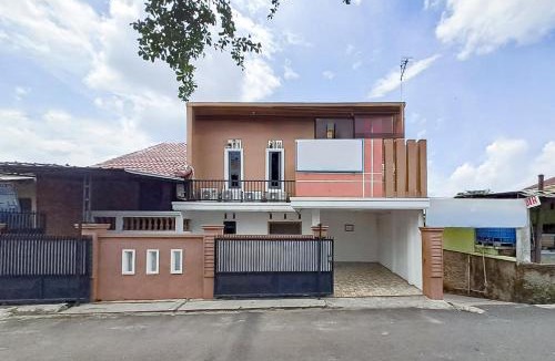 Bandar Lampung Hostel | RedDoorz at Lumungga Residence Lampung