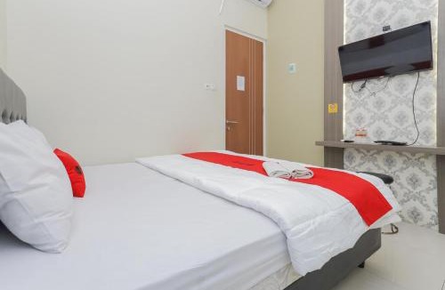 Gubeng Hotel | RedDoorz at Ngaggel Jaya Surabaya