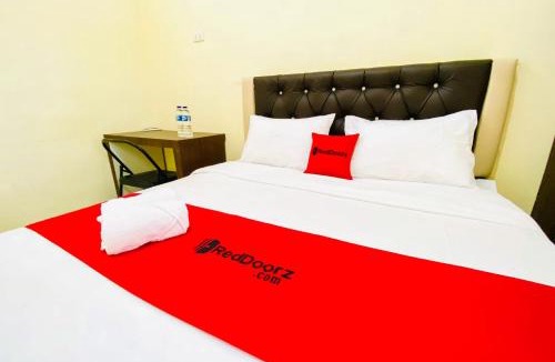 Tebing Tinggi Hotel | RedDoorz at Shine Guest House Tebing Tinggi
