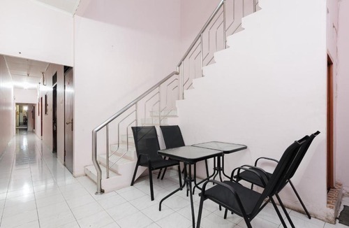 Bogor Tengah Hotel | RedDoorz at Terus Manis Suryakencana