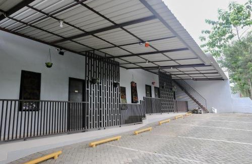 Dinoyo Hotel | RedDoorz @ Bukit Dieng 2