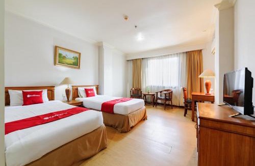 Palembang Hotel | RedDoorz Hotel Budi near Palembang Indah Mall