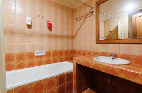 Palembang Hotel | RedDoorz Hotel Budi near Palembang Indah Mall