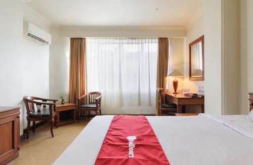 Palembang Hotel | RedDoorz Hotel Budi near Palembang Indah Mall