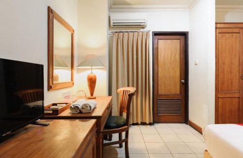 Palembang Hotel | RedDoorz Hotel Budi near Palembang Indah Mall