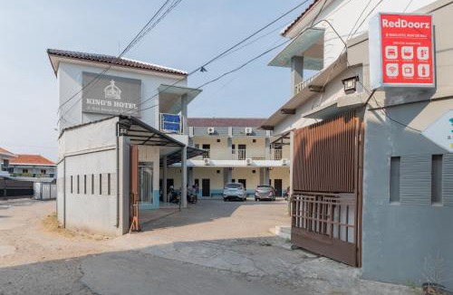 West Cirebon Hotel | RedDoorz @ Kings Hotel near CSB Mall