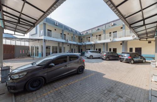 West Cirebon Hotel | RedDoorz @ Kings Hotel near CSB Mall