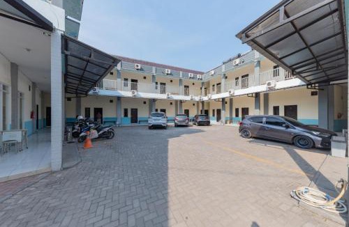 West Cirebon Hotel | RedDoorz @ Kings Hotel near CSB Mall