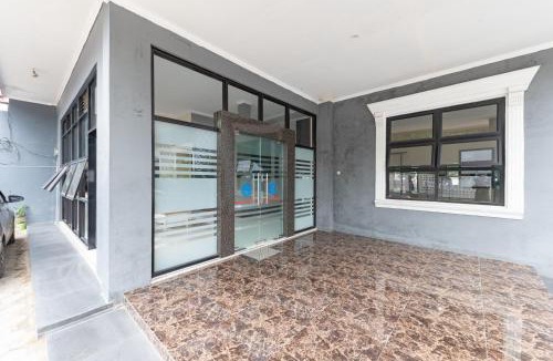 Tegal Hotel | RedDoorz Near Alun Alun Slawi