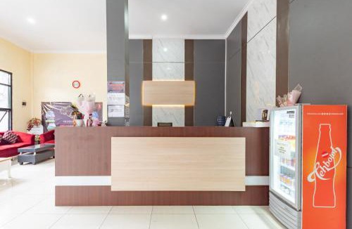 Tegal Hotel | RedDoorz Near Alun Alun Slawi