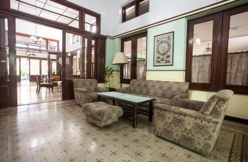 Kauman House | RedDoorz near Balai Kota Malang