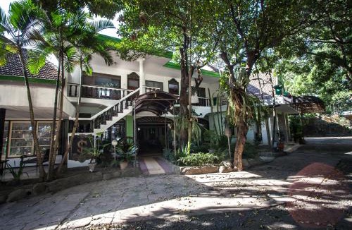 Kauman House | RedDoorz near Balai Kota Malang