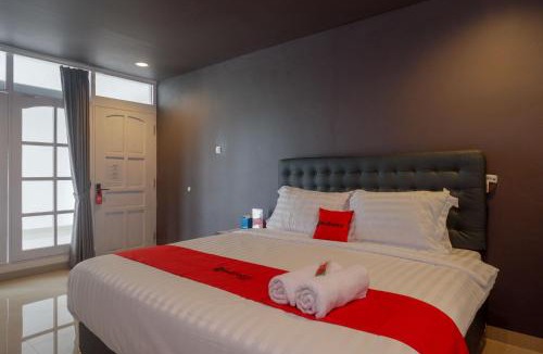 Jatingaleh Hotel | RedDoorz near Bukitsari Semarang