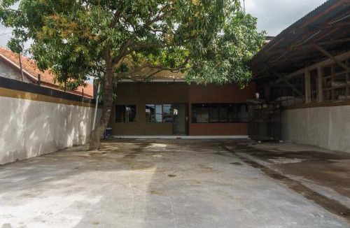 Karawang House | RedDoorz near Cikampek Mall Karawang