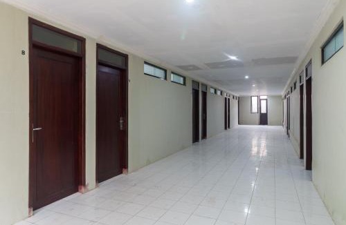 Karawang House | RedDoorz near Cikampek Mall Karawang