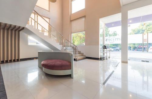 West Cirebon Hotel | RedDoorz near Goa Sunyaragi