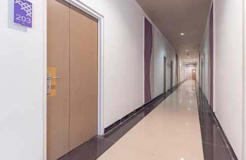 West Cirebon Hotel | RedDoorz near Goa Sunyaragi