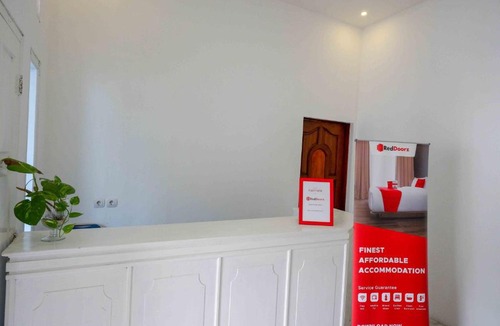 Semarang Hotel | RedDoorz near GOR Jatidiri Semarang