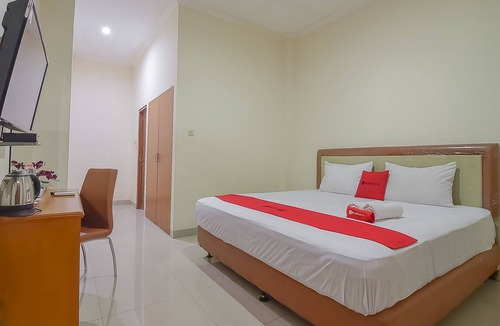 Cileunyi House | RedDoorz near IPDN 2